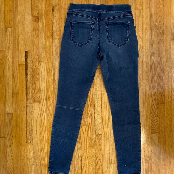 NINE WEST Pull On Distressed Dark Blue Skinny Jeans with Light Wash Size 4 - Picture 9 of 10